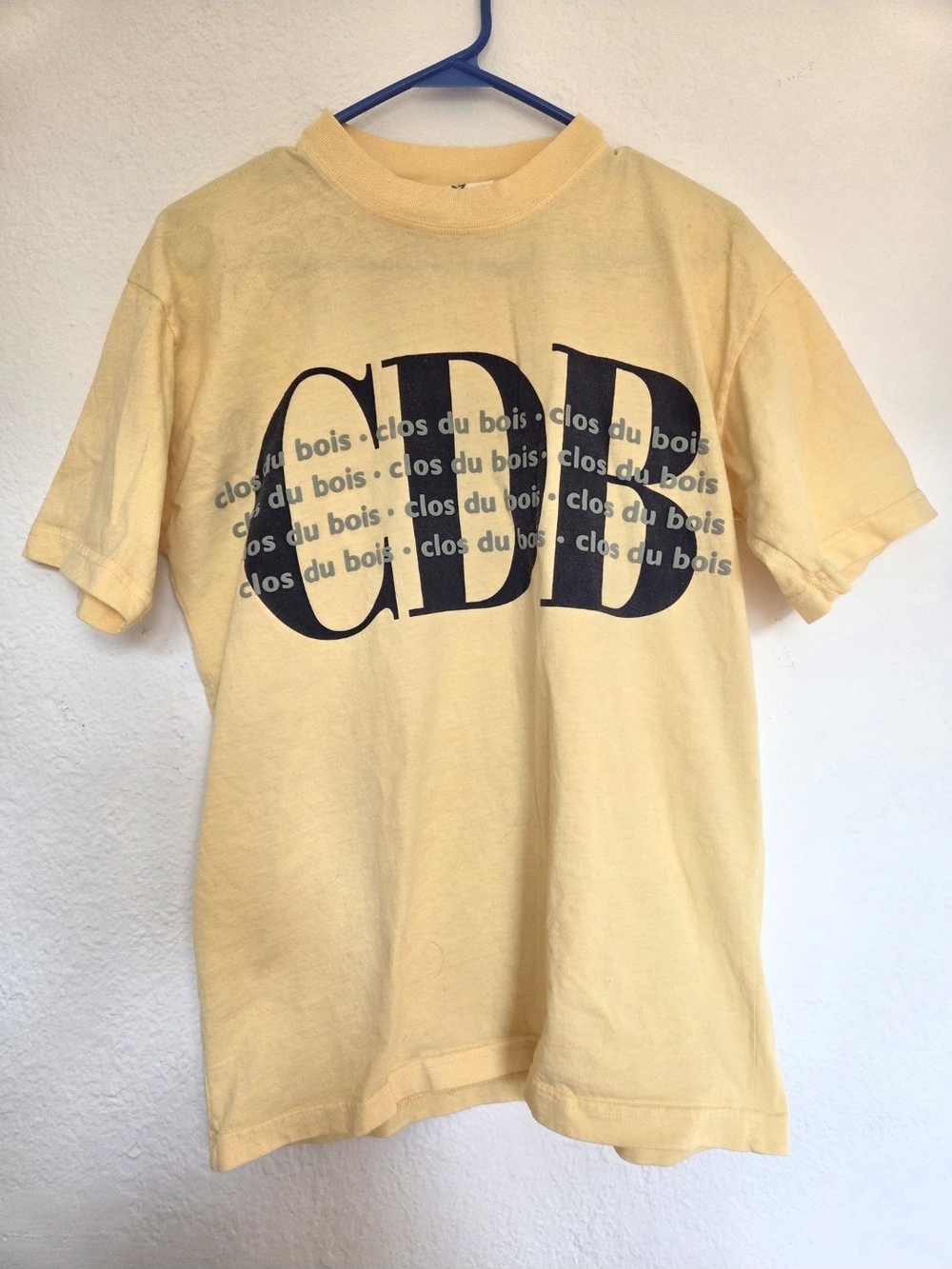 Clos Du Bois Graphic Short Sleeve Tee in Yellow Size S/M
